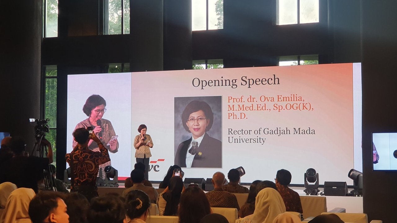 Rektor Universitas Gadjah Mada (UGM), Ova Emilia