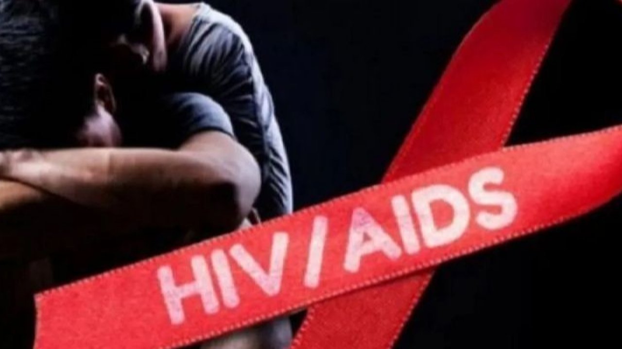 KPAD Kabupaten Madiun menemukan empat dari 12 PSK yang terjaring razia terindikasi positif HIV, menambah daftar panjang kasus HIV di Madiun.