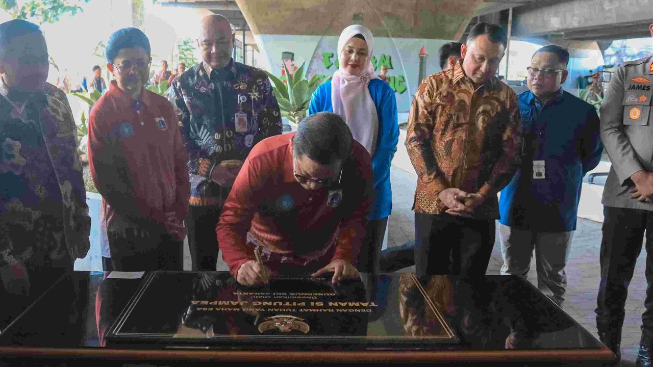 Gubernur Pramono Resmikan Taman Si Pitung di Kolong Jalan Tol Jampea Jakut