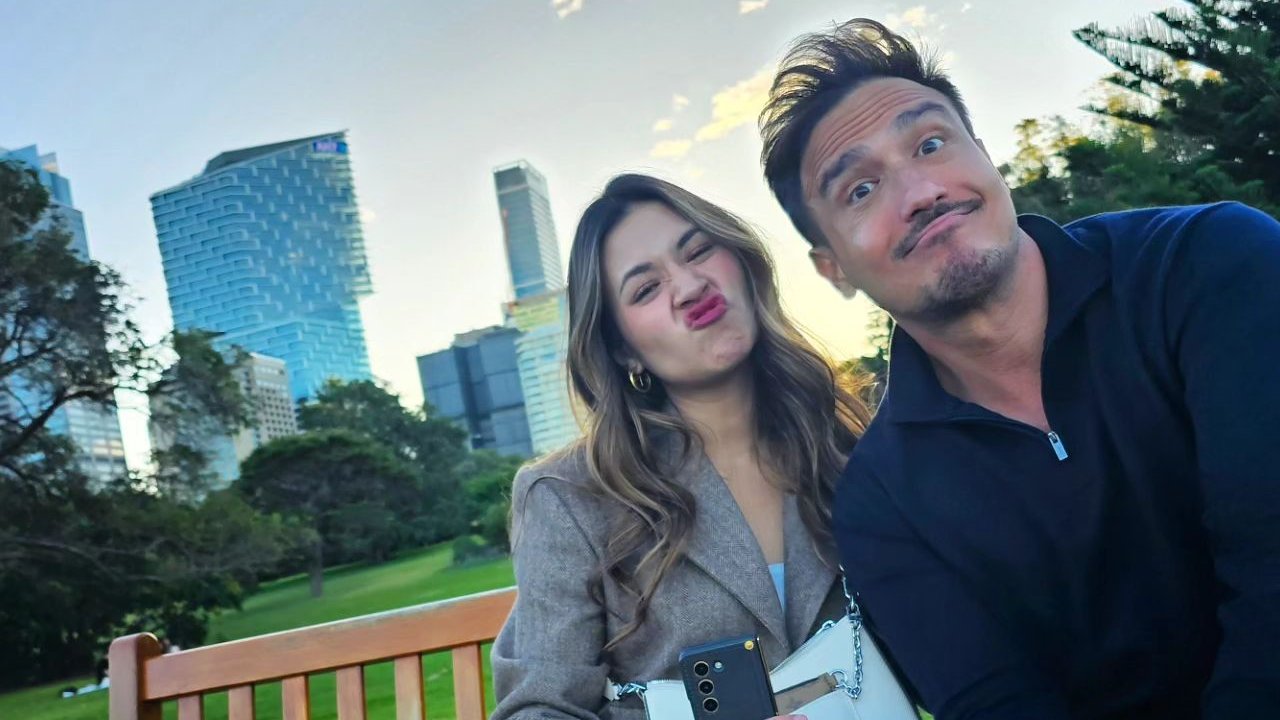 Potret Keluarga Pasangan Raisa dan Hamish Daud di Australia