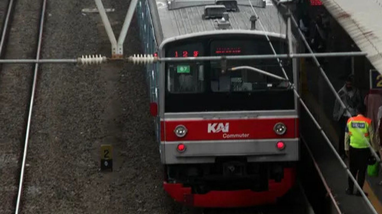 PT Kereta Commuter Indonesia (KCI) atau KAI Commuter mencatat lonjakan penumpang KRL Commuter Line Jabodetabek. (Foto: KAI)