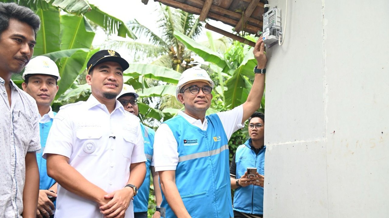 Program LUTD, Masyarakat Dulu Andalkan Listrik Tetangga Kini Punya Sambungan Sendiri