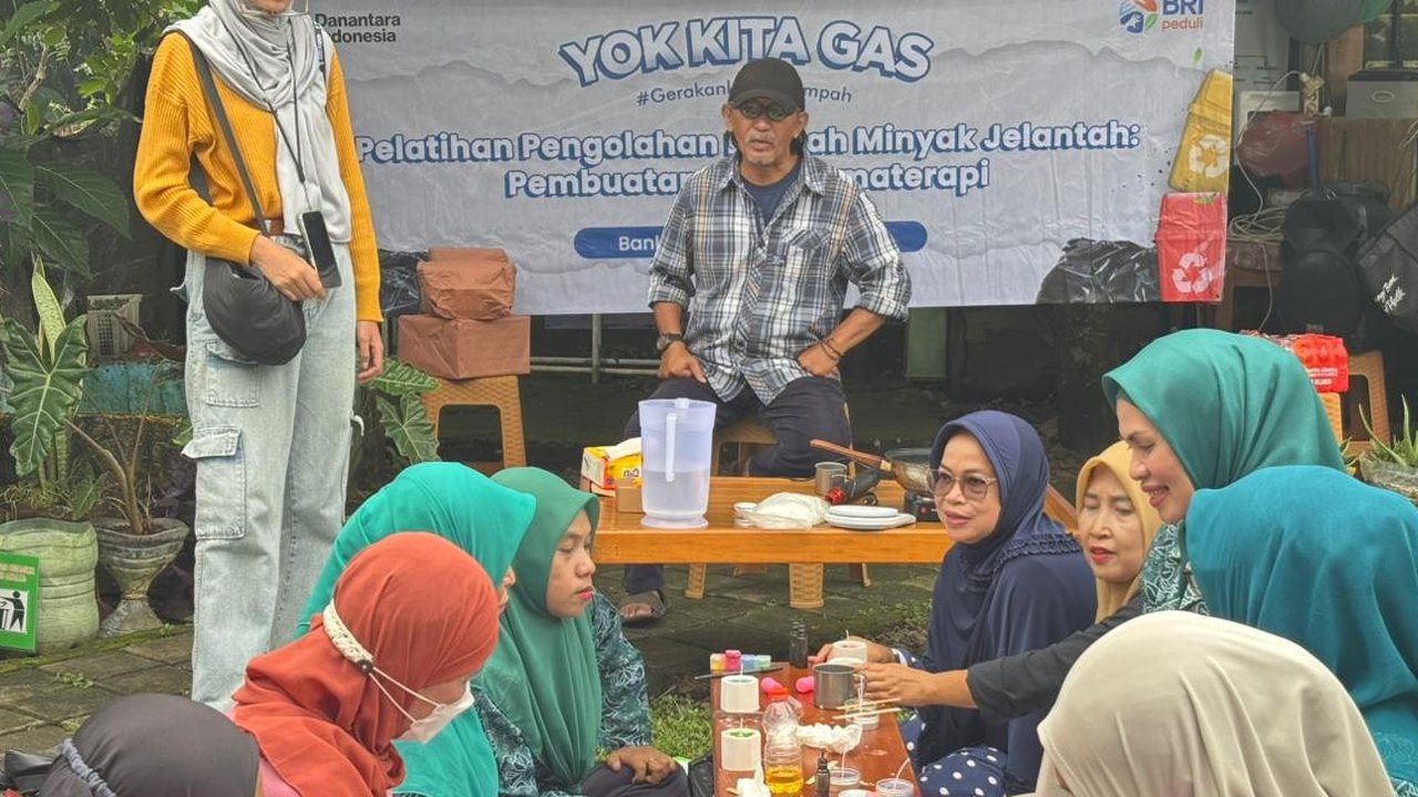 BRI Peduli Latih Warga Bogor Olah Minyak Jelantah Jadi Sabun Ramah Lingkungan