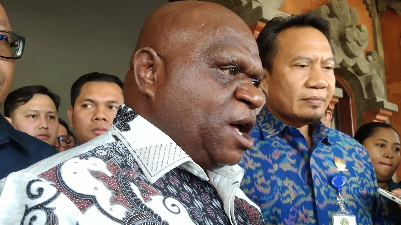 Menteri Pigai Temui Rektor Unud, Bahas Kasus Kematian Timothy dalam Pertemuan Tertutup