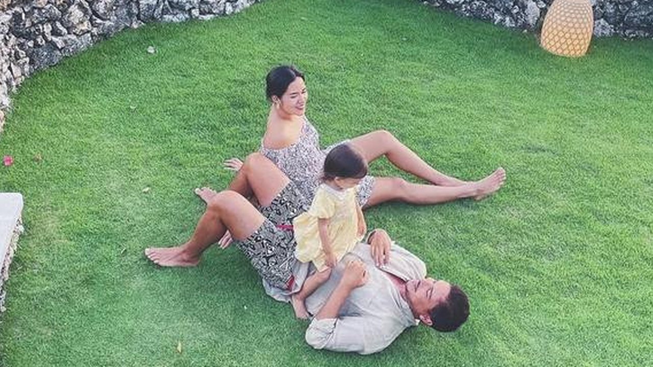 Momen hangat kedekatan Hamish Daud dan putrinya. [IG: @hamishdw]