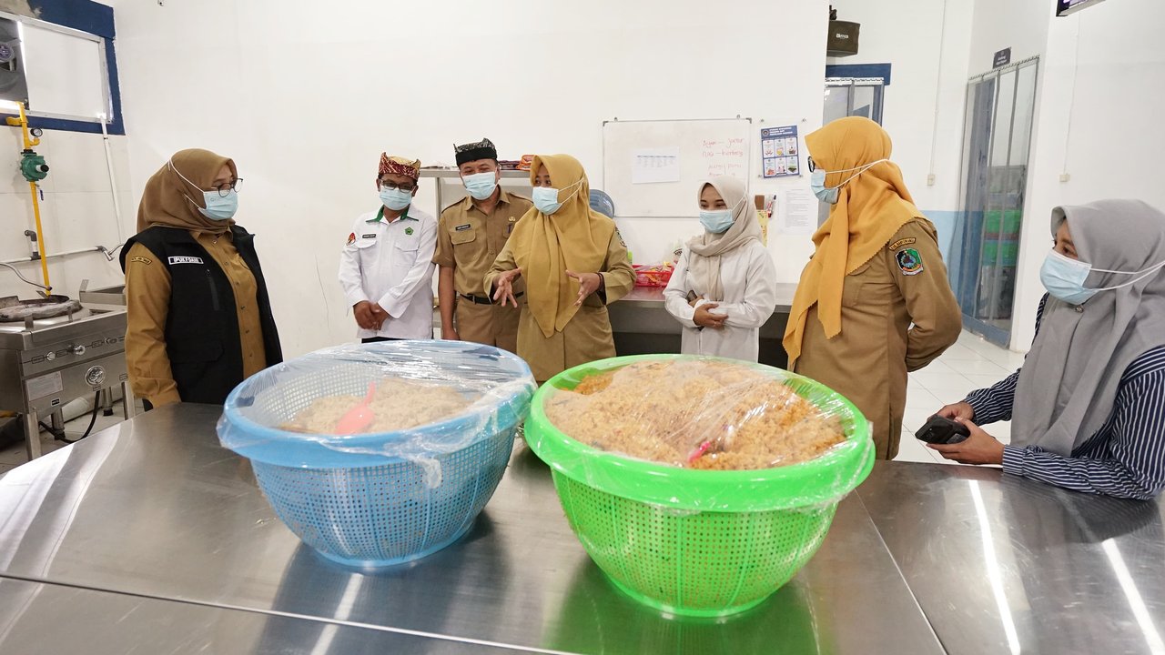 Cek SPPG, Bupati Ipuk Ingatkan SOP dan Higienitas Makanan MBG