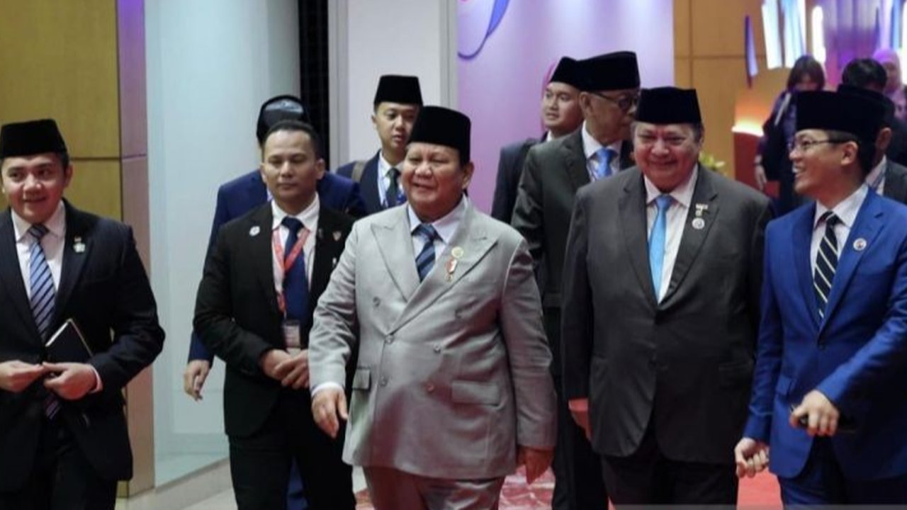 VIDEO: Seru Momen Prabowo & PM Malaysia Bercakap-cakap Bikin Sultan Tajir Brunei Tertawa