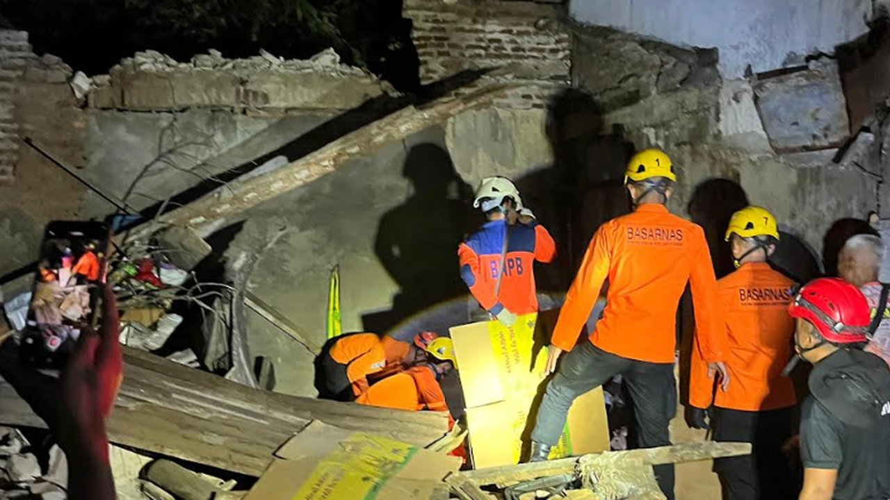 Sedang Tertidur Pulas, Bangunan Rumah Tiba-Tiba Roboh, 1 Orang Meninggal Tertimpa Balok Beton