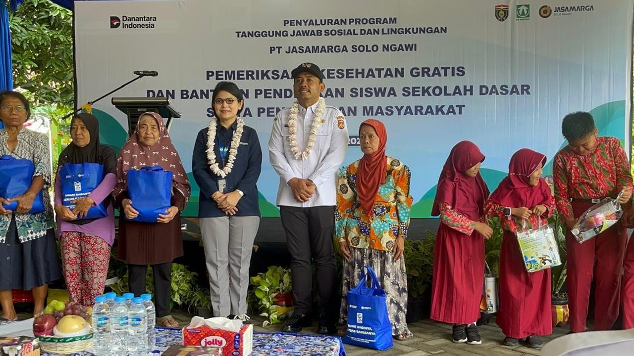 Peduli Warga Sekitar Tol, PT JSN Salurkan Program TJSL untuk Masyarakat Ngawi