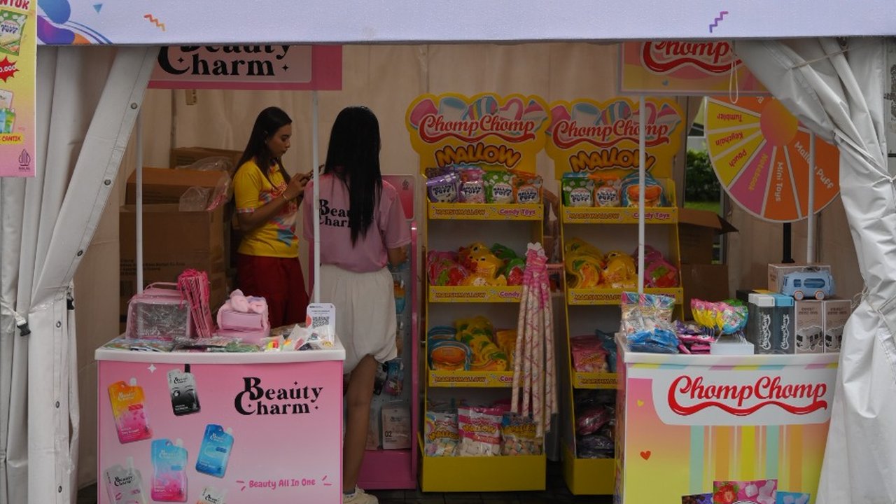 Produsen Cemilan Dukung Program Sertifikasi Halal Lewat Partisipasi di Jogja Halal Market