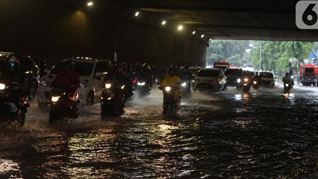 Imbas Hujan Deras, Kemacetan Terjadi di Beberapa Ruas Jalan Jakarta