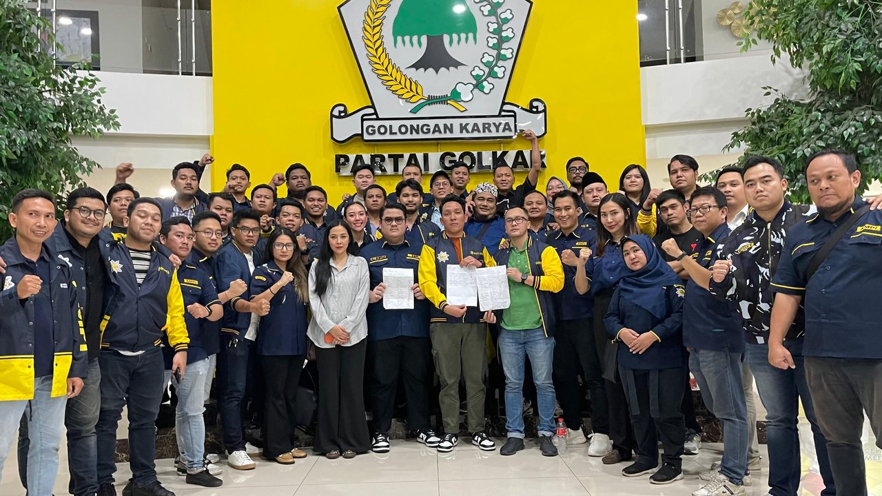 <p>Rapat Pleno DPP Angkatan Muda Pembangunan Indonesia (AMPI) yang digelar di DPP Partai Golkar, Slipi, Jakarta Barat (Jakbar) berakhir ricuh. (Ist)</p>