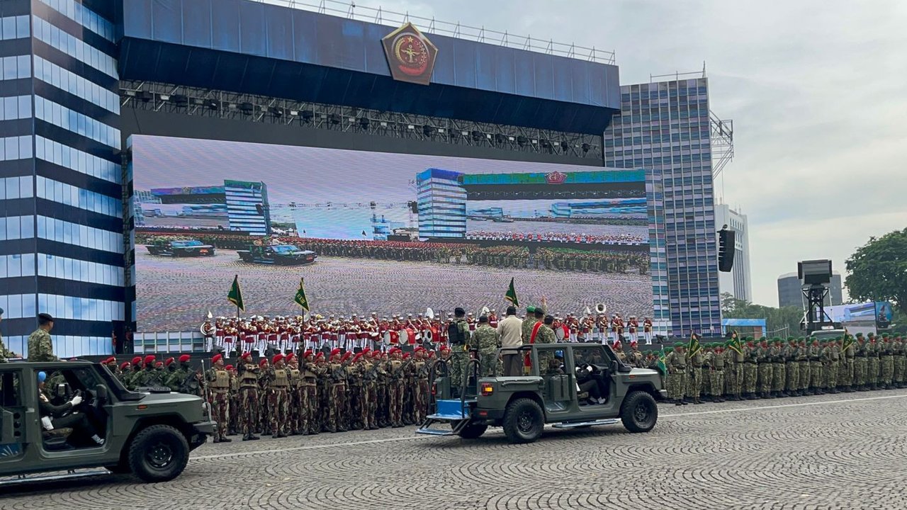 Momen Panglima Perintahkan Pasukan saat Gladi Bersih HUT ke-80 TNI: Tatapannya Tajam, Ikuti Mata Saya