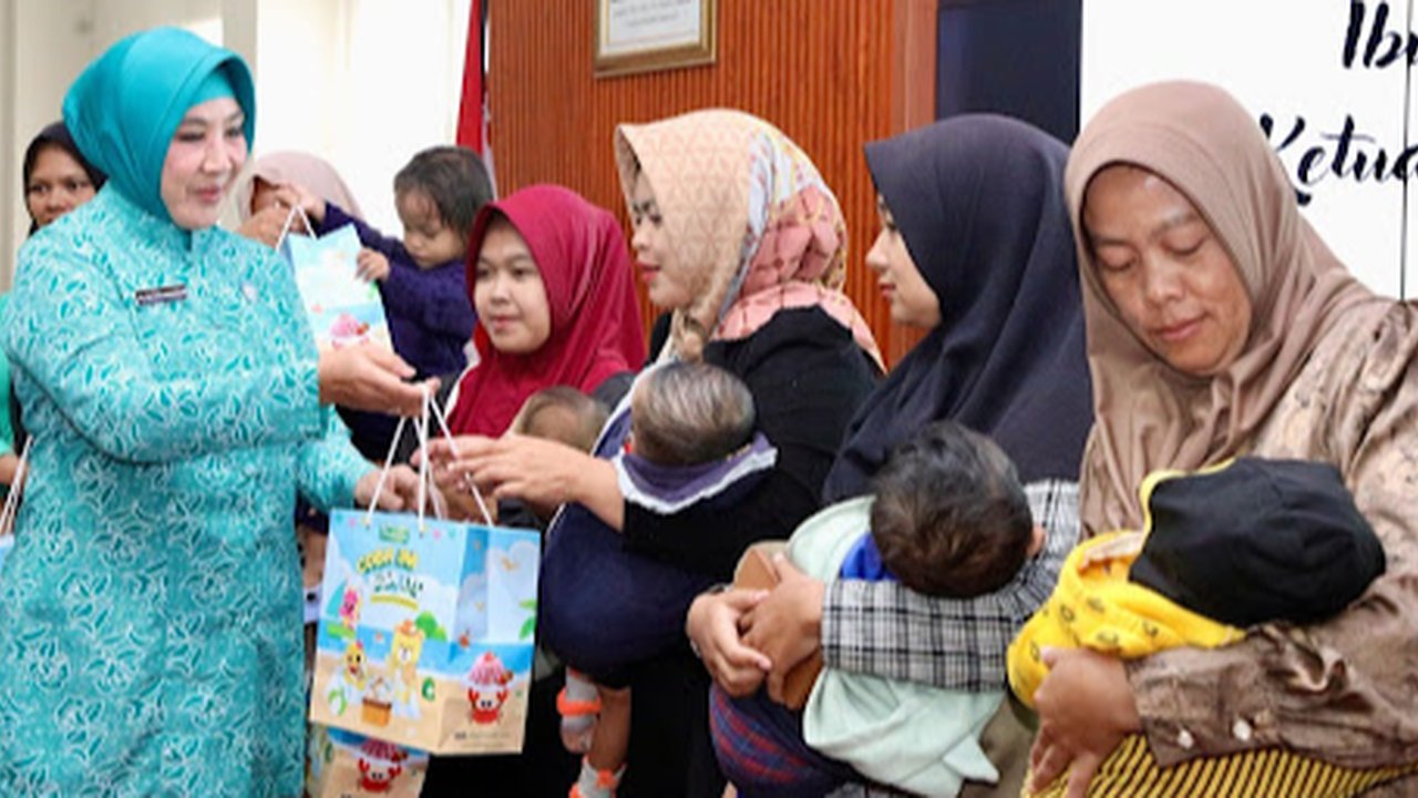Ketum TP PKK Tri Tito Karnavian Buka Gebyar Imunisasi Anak dengan Zero Dose di Tasikmalaya