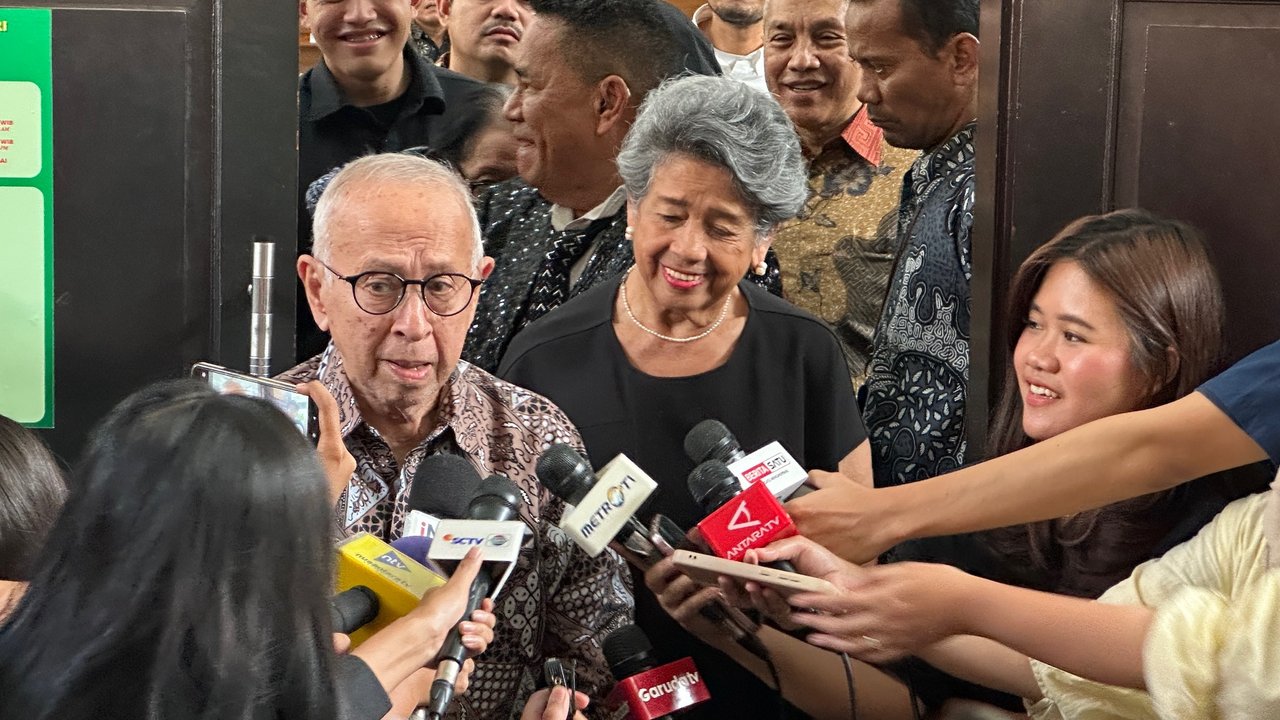 Momen Ayah dan Ibu Nadiem Makarim Hadiri Sidang Praperadilan