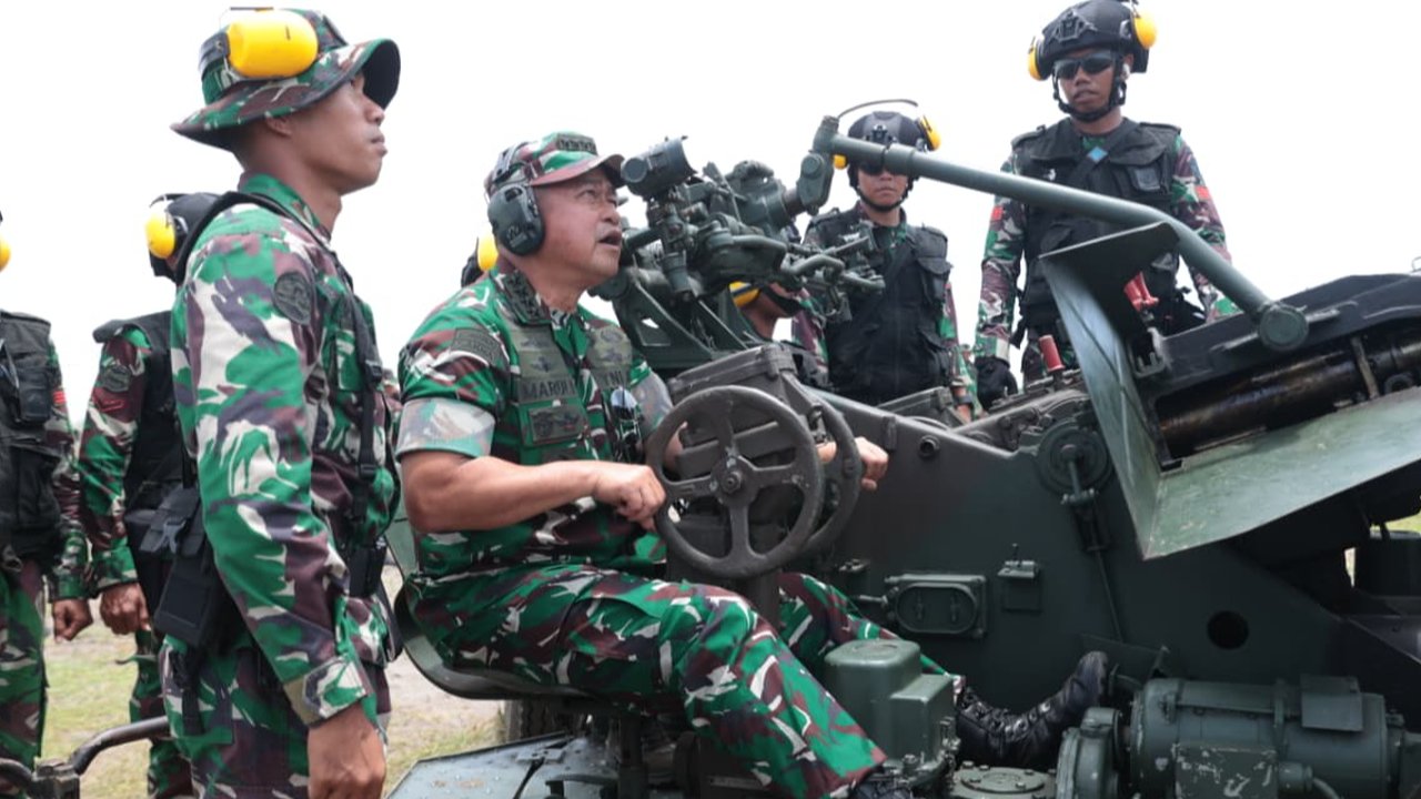 Kasad Maruli Simanjuntak Tinjau Latihan Tempur Arhanud di Kebumen