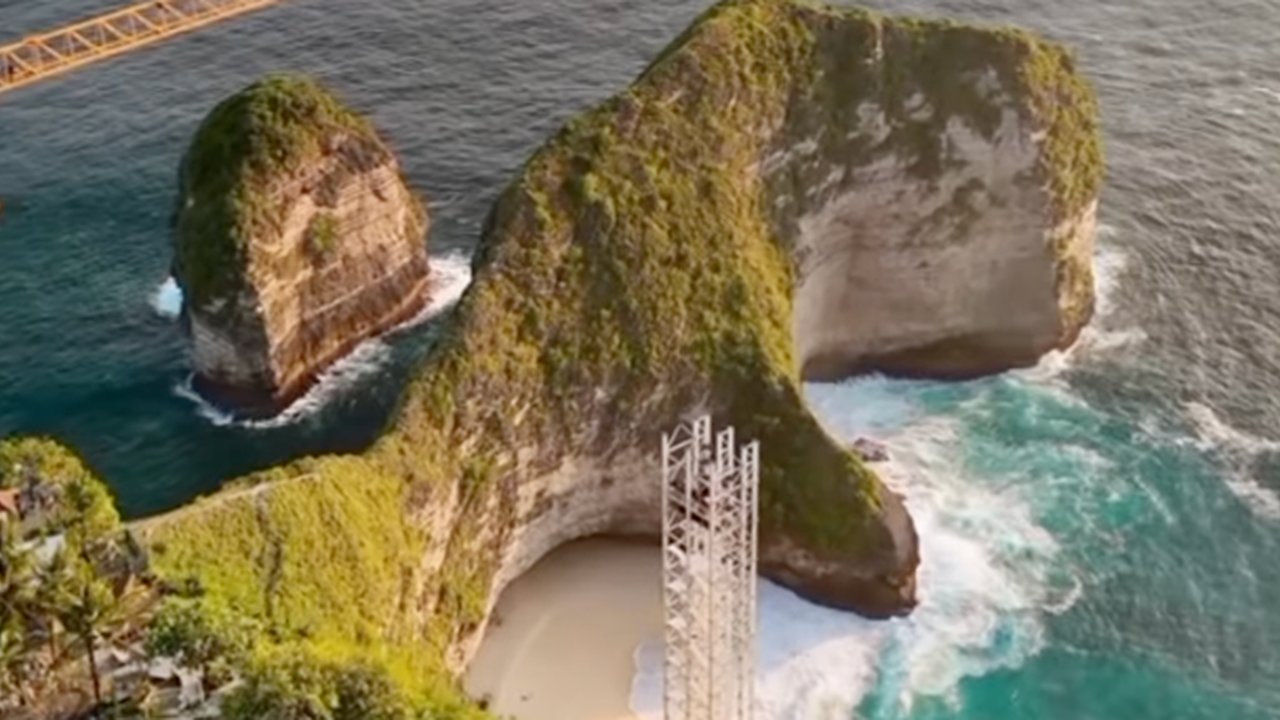 Gubernur Bali Perintahkan Cek Izin Proyek Lift Kaca di Tebing Pantai Kelingking yang Lagi Viral