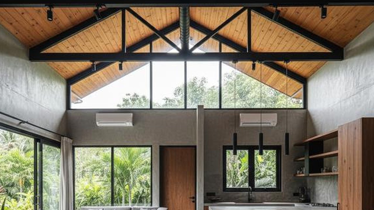 7 Model Rumah Kecil Tapi Luas dengan Atap Kayu Tinggi Bernuansa Alami, Tampilan HangatdanElegan (Foto: Gemini AI)