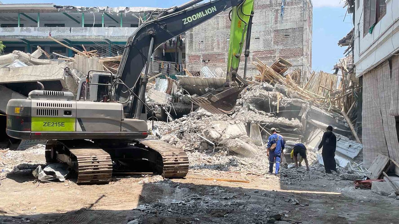 Material Berat Hambat Evakuasi Korban Ponpes Al Khoziny, Tim Fokus Bersihkan Reruntuhan