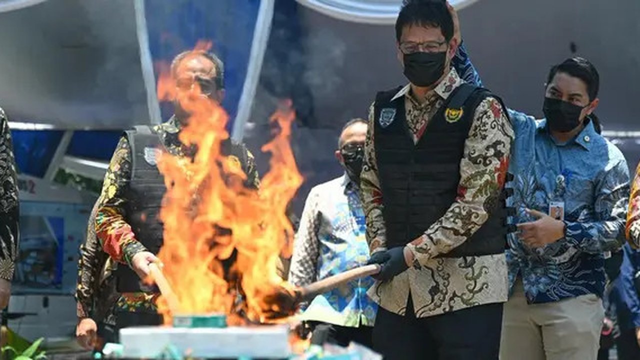 VIDEO: Garang Menkeu Purbaya Tanpa Ampun Musnahkan Motor Gede Ilegal Hasil Sitaan Bea & Cukai