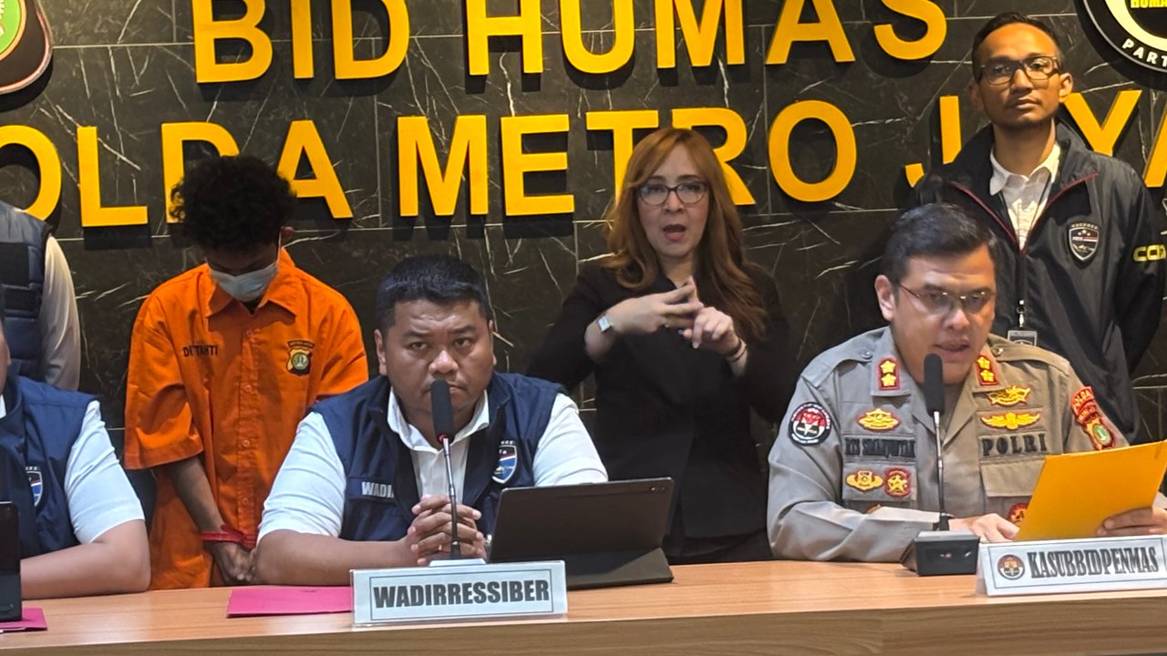 VIDEO: Detik-Detik Hacker Bjorka Ditangkap Polisi saat Ditemani Dua Wanita