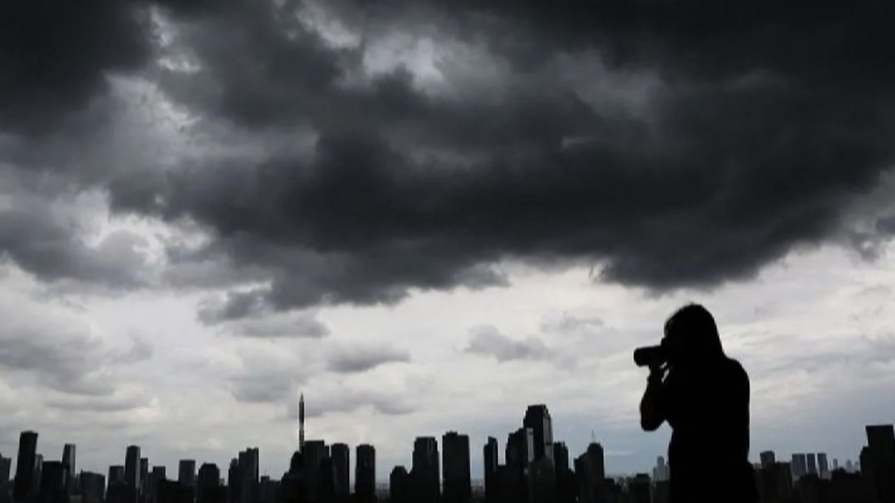 Sedia Payung, Jakarta Diprakirakan Hujan Siang hingga Malam