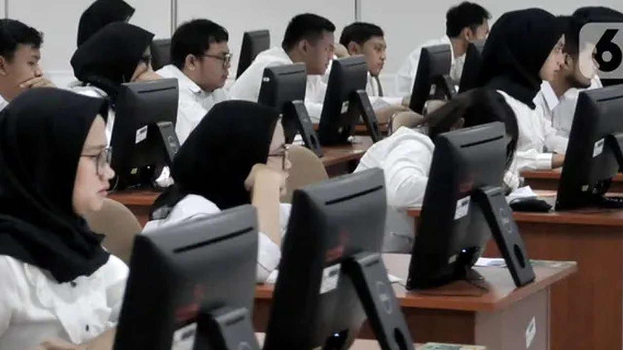 CPNS saat mengikuti SKD di Kantor BKN Pusat, Jakarta, Senin (27/1/2020). Tes SKD CPNS Tahun Anggaran 2019 diselenggarakan mulai 27 Januari hingga 28 Februari 2020 dengan jumlah peserta memenu