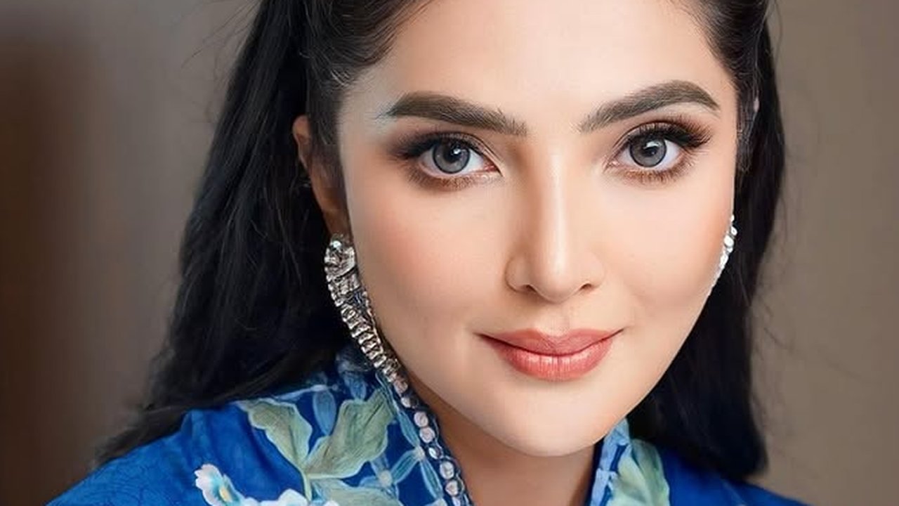 Padu Padan Batik ala Ashanty