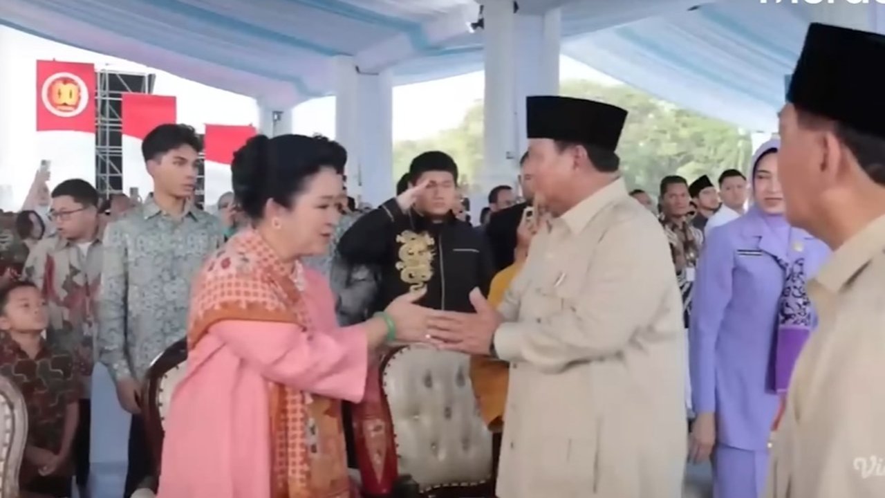 VIDEO: Pertemuan Manis Prabowo Salami Titiek, Saling Lempar Senyum di HUT TNI