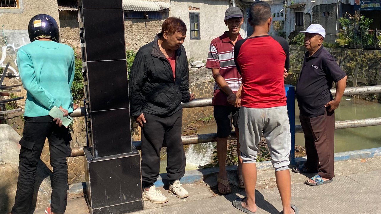 Jasad Perempuan Berdaster Abu-Abu Ditemukan Mengambang di Sungai Cipamokolan Bandung