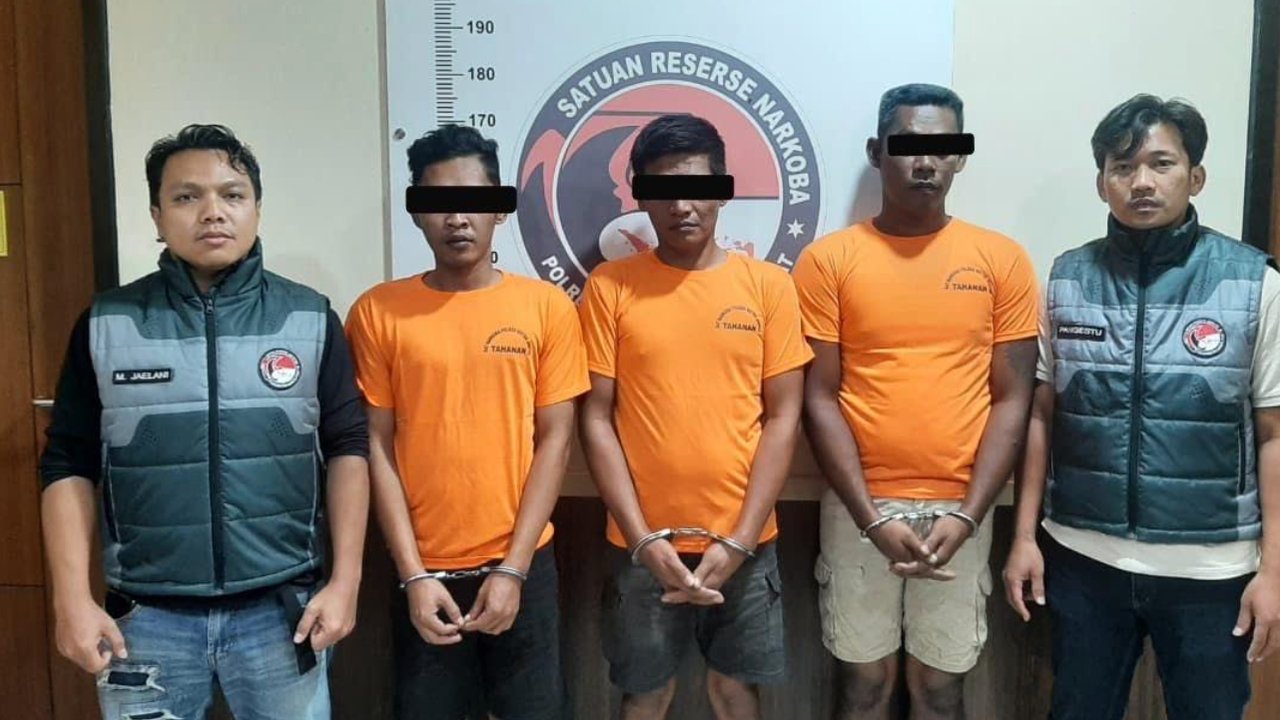 12 Kg Sabu Diselundupkan dalam Truk Jeruk, Polisi Ringkus 3 Pelaku di Tol Jakarta–Cikampek
