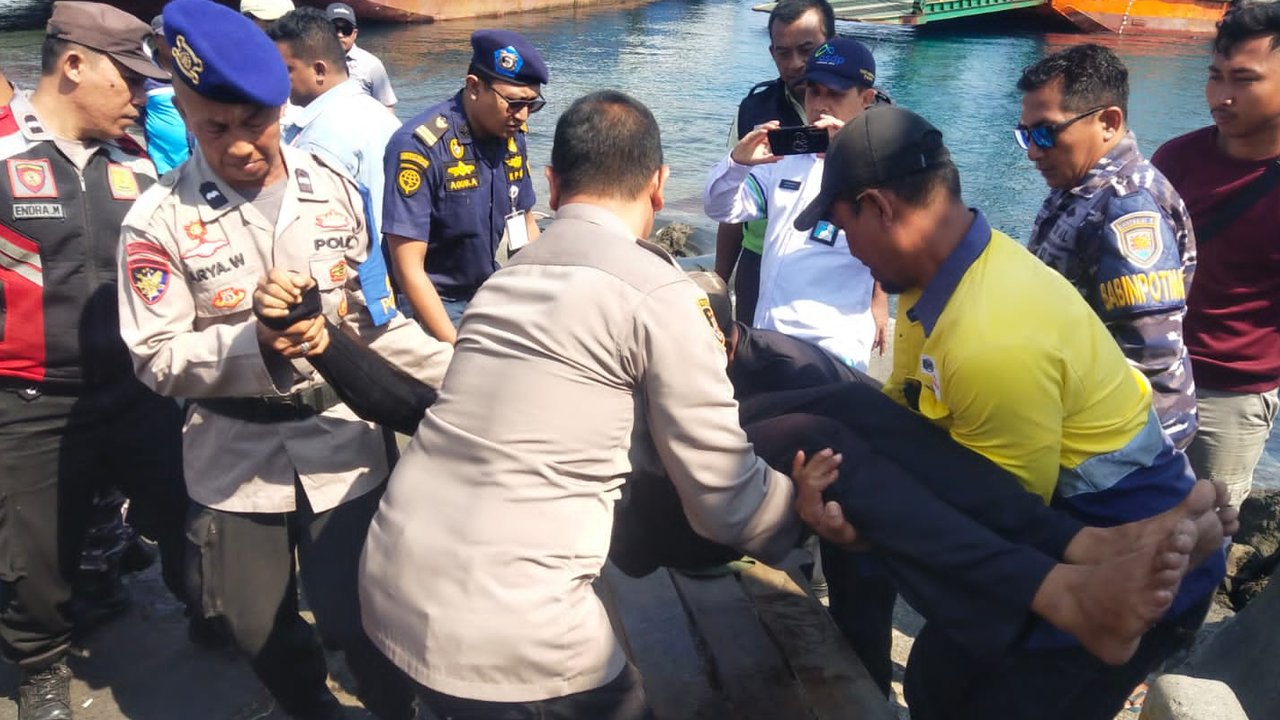 Aksi Heroik Nelayan di Pelabuhan Gilimanuk, Selamatkan Penumpang Jatuh ke Laut saat Kapal Hendak Bersandar