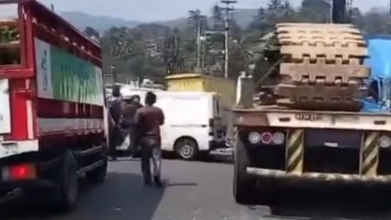 Kecelakaan Beruntun 6 Kendaraan di Jalan Sukabumi-Bogor, Dipicu Rem Blong Truk Trailer