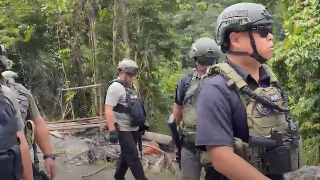 KKB Papua Bakar SMP Negeri Kiwirok, Satgas Damai Cartenz Amankan Desa Sekitar
