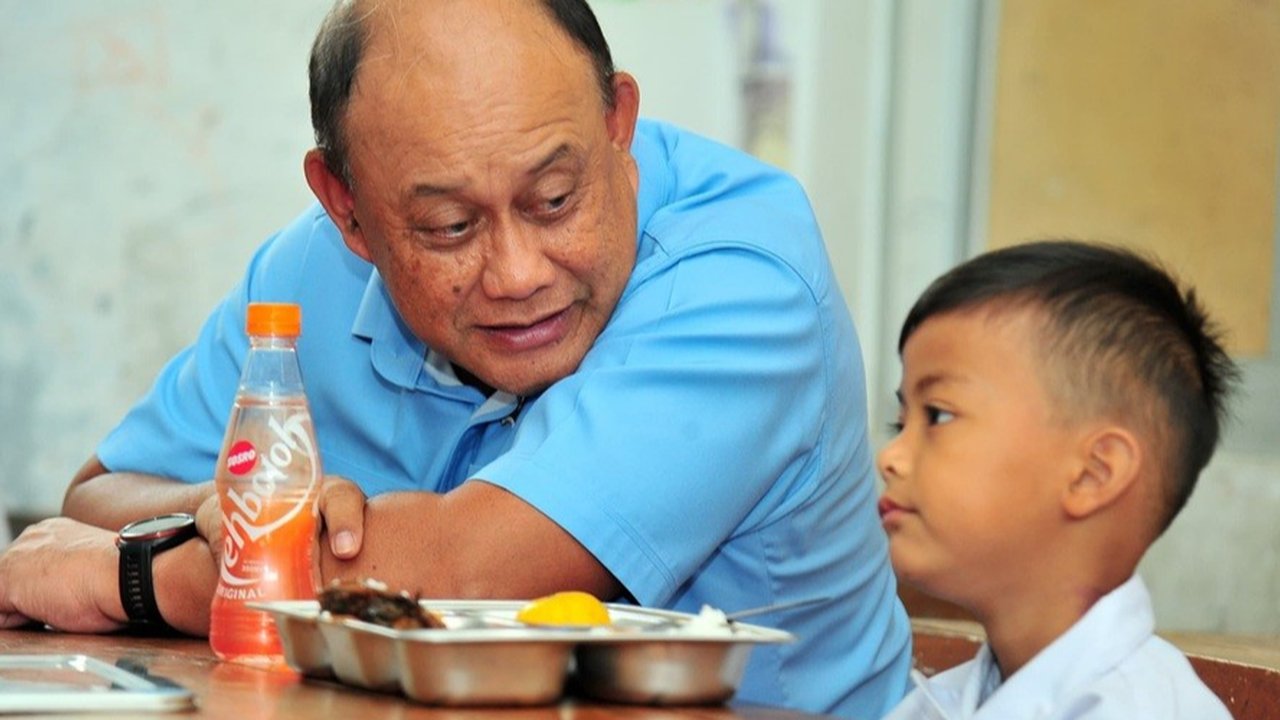 Anak dari Keluarga Miskin Jadi Mayoritas Populasi 20 Tahun Mendatang, MBG Jadi Solusi