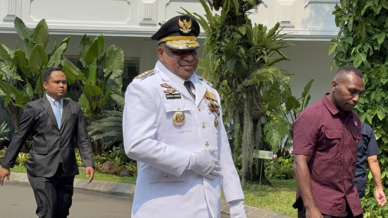 Prabowo Lantik Matius Fakhiri-Aryoko Rumaropen Jadi Gubernur-Wagub Papua