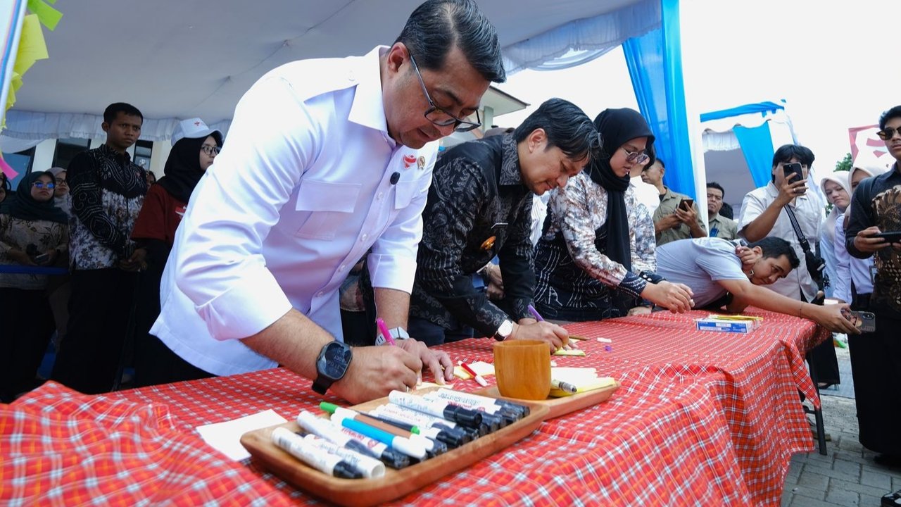 Dukung Program Presiden Prabowo, Menteri Ekraf Tinjau Sekolah Garuda di Kalsel