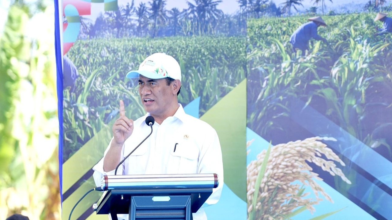 Mentan Andi Amran Sulaiman saat menghadiri tanam jagung bersama Dewan Perwakilan Daerah RI