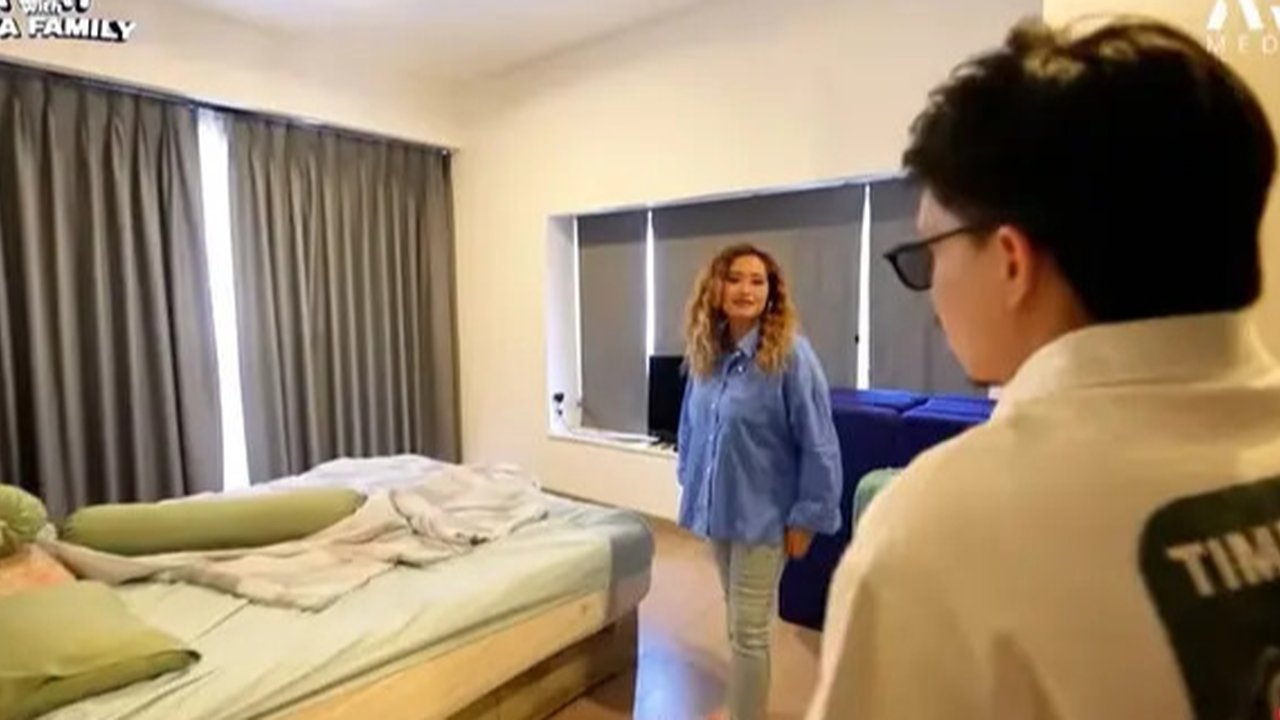 Pinkan Mambo. [IG: @pinkan_mambo]