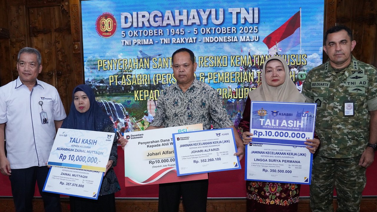 Penghormatan untuk Prajurit Gugur, Panglima TNI Berikan Santunan kepada Ahli Waris