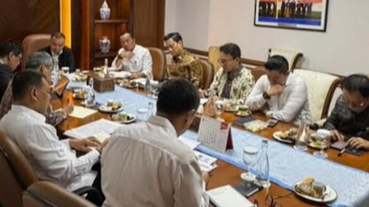 Jelang Setahun Pemerintahan Prabowo, Menteri Kabinet dan Sufmi Dasco Bahas Isu Strategis