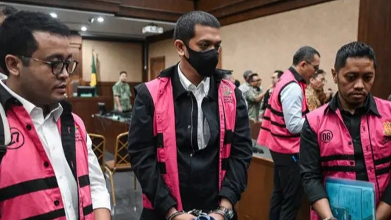 Kejaksaan Agung (Kejagung) menyita rumah Mohammad Rica Chalid di kawasan Hang Lekir, Kebayoran Baru, Jakarta Selatan (Jaksel). (Liputan6.com/Nanda Perdana Putra)