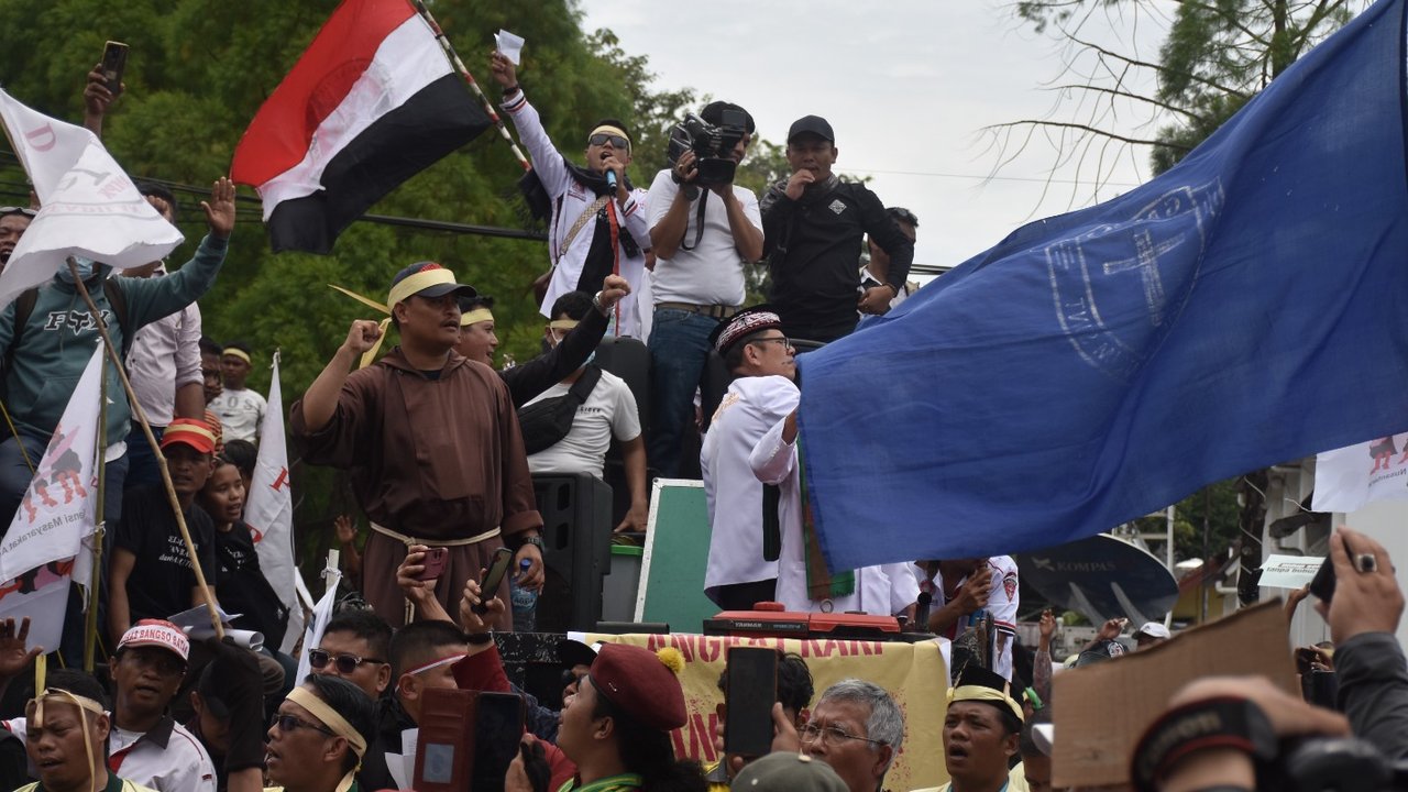 Massa demo Gubernur Sumut tutup PT TPL
