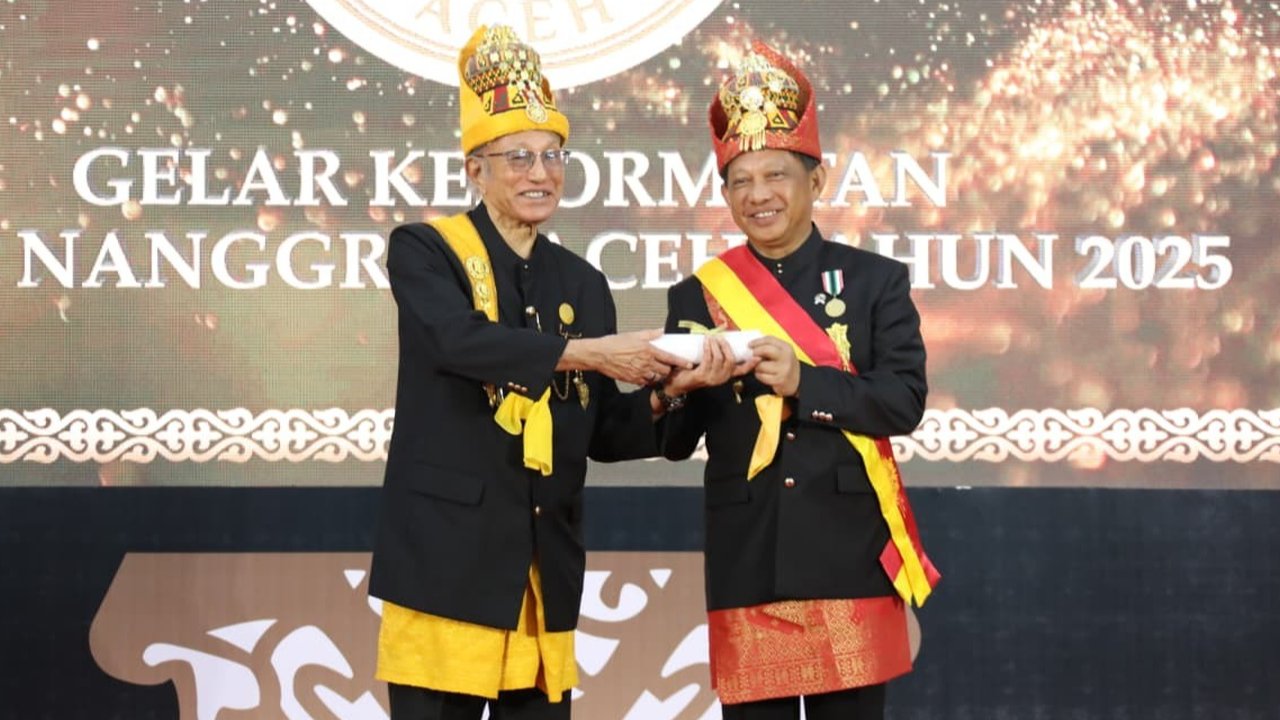 Mendagri Tito Terima Gelar Kehormatan 'Petua Panglima Hukom' dari Lembaga Wali Nanggroe Aceh
