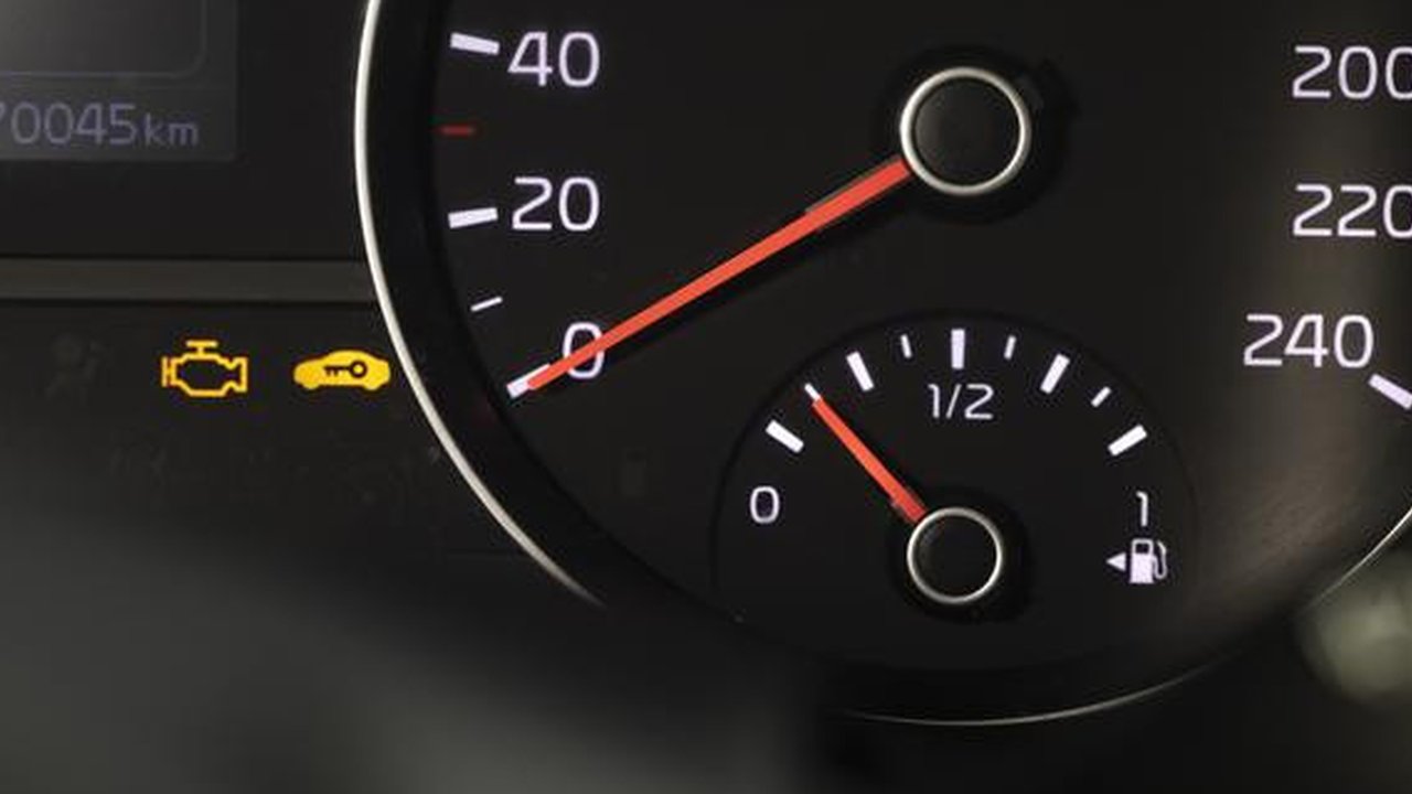 Kebiasaan saat berkendara ini membuat bahan bakar pada mobil menjadi boros (Freepik)