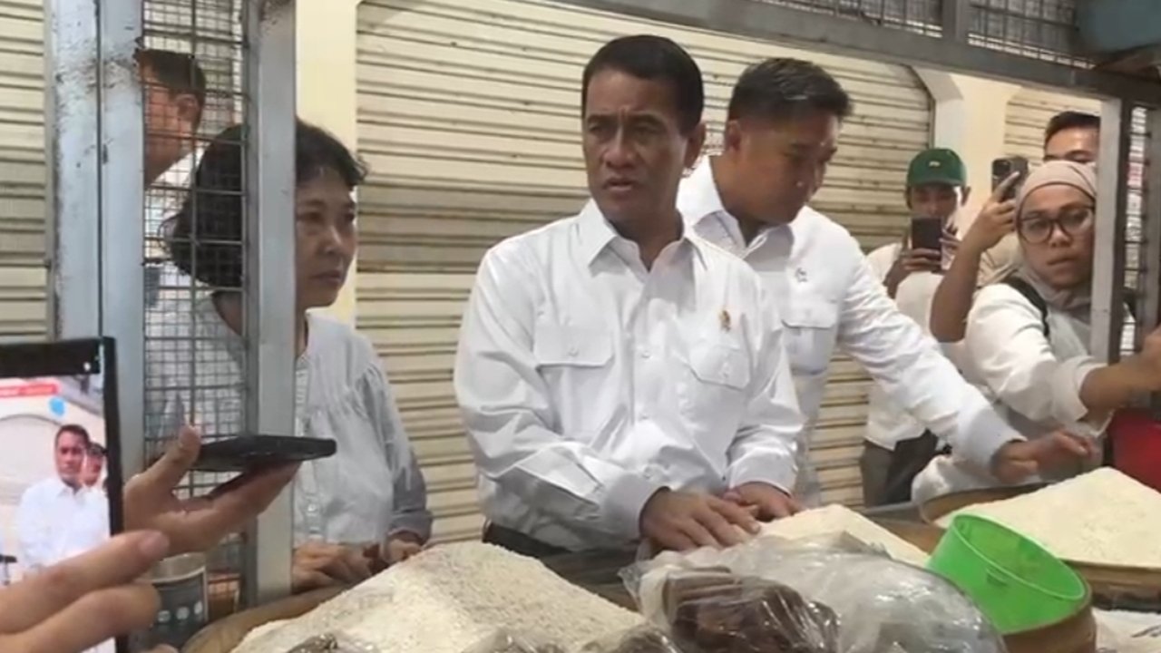 Blusukan ke Pasar Legi Solo, Mentan Sebut Harga Beras Stabil dan di Bawah HET