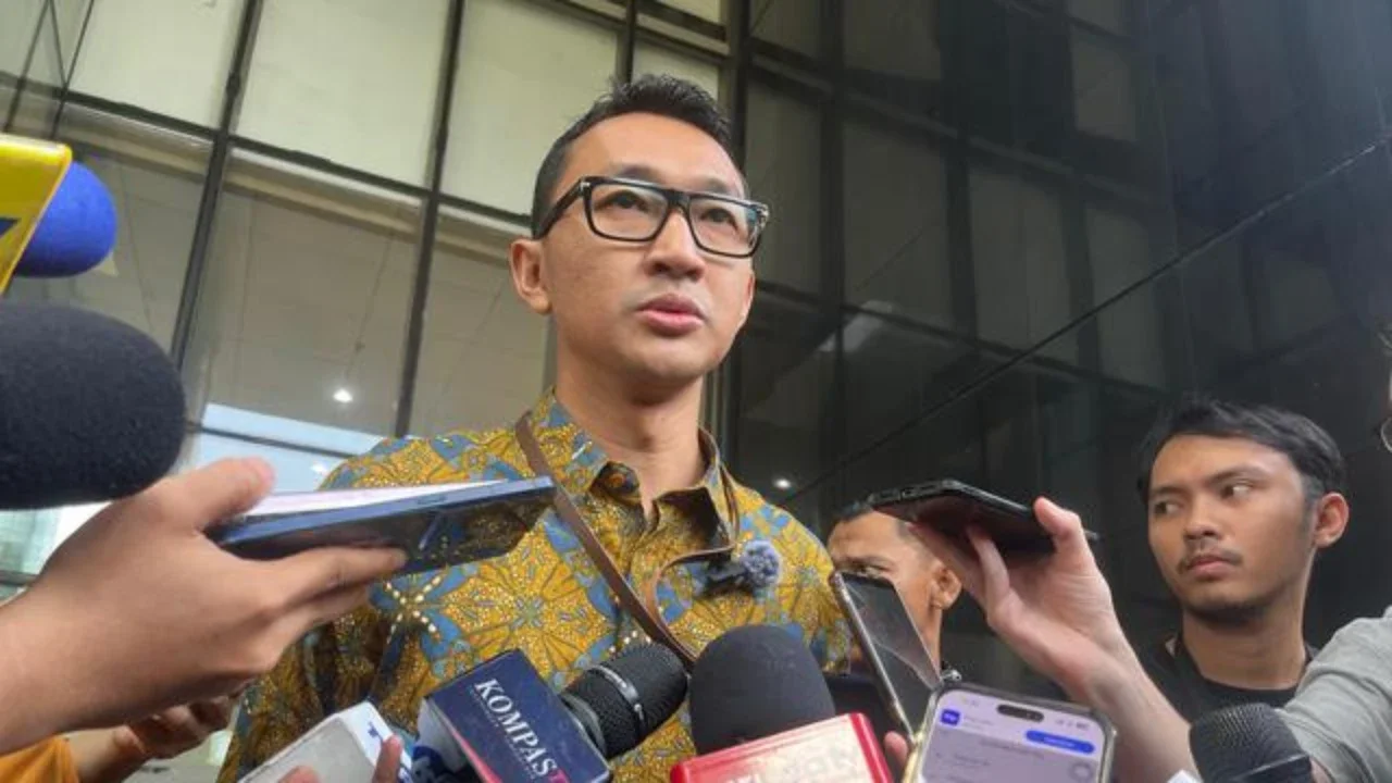 Juru Bicara atau Jubir KPK Budi Prasetyo menanggapi pemberian amnesti kepada Sekretaris Jenderal (Sekjen) PDIP Hasto Kristiyanto. (Liputan6.com/Winda Nelfira)
