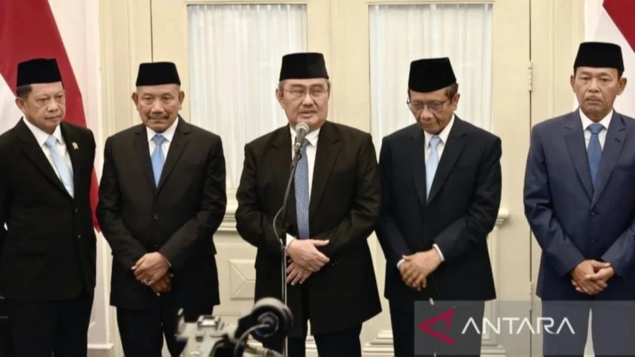 Ketua Komite Percepatan Reformasi Polri, Jimly Asshiddiqie, memastikan sinergi dengan Tim Transformasi Polri untuk perbaikan menyeluruh institusi. Bagaimana kolaborasi ini akan berjalan?