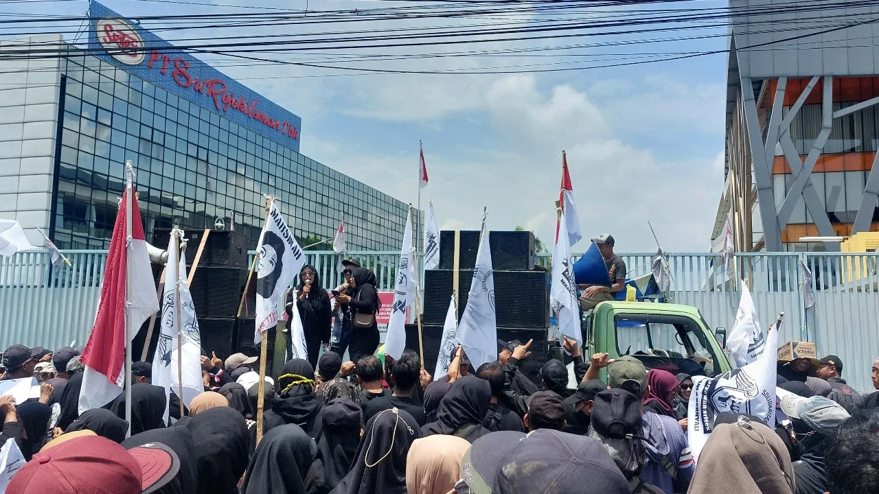 Ratusa Eks Karyawan Sritex Gelar Demo di Pabrik Sukoharjo, Tuntut Hak yang 9 Bulan Belum Terselesaikan