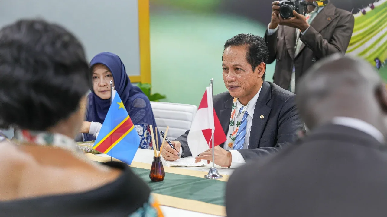 Menteri Lingkungan Hidup sekaligus Kepala BPLH, Hanif Faisol Nurofiq